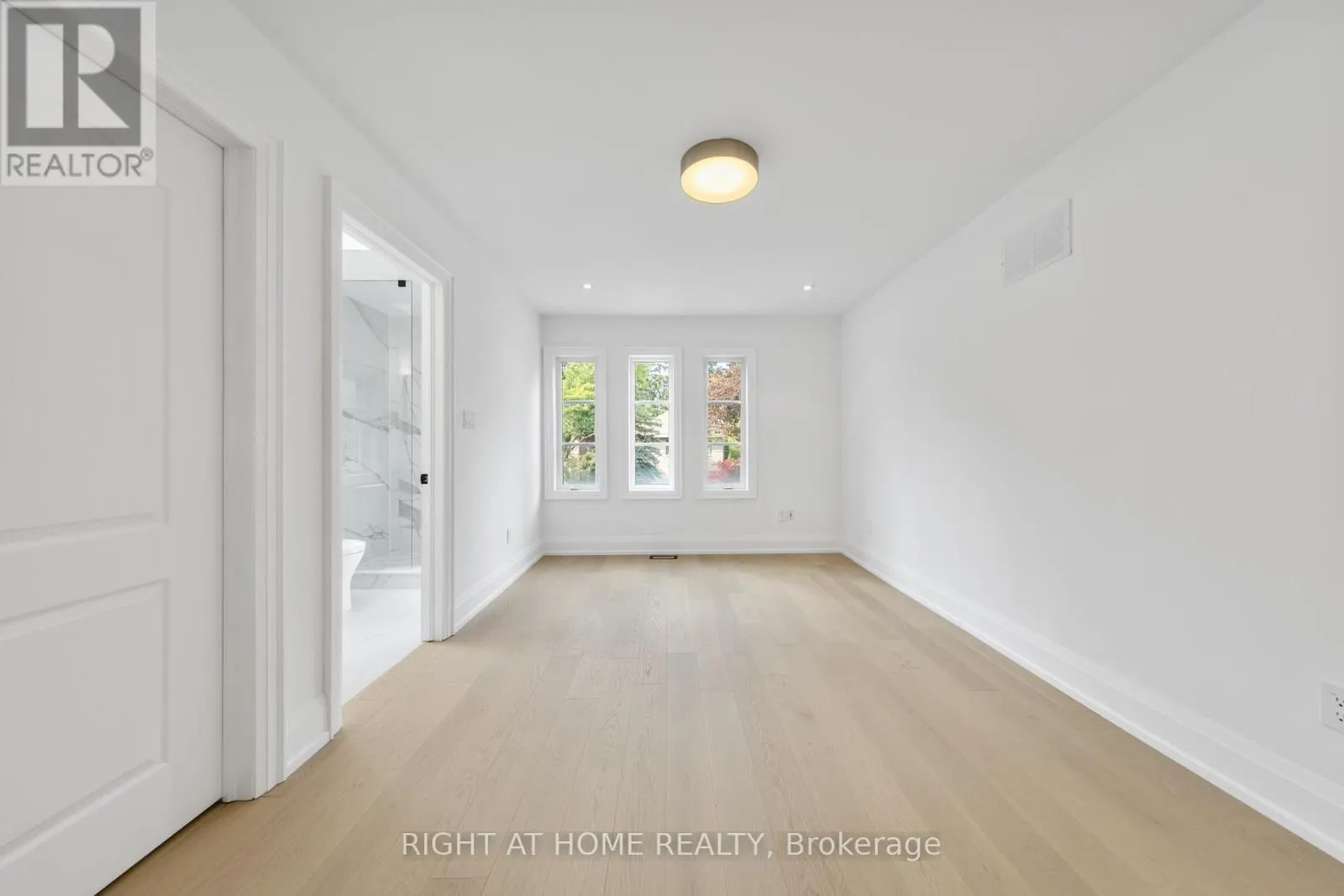 125 KINGSDALE AVENUE