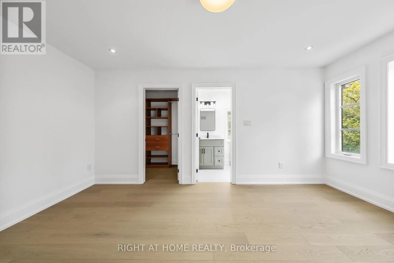 125 KINGSDALE AVENUE