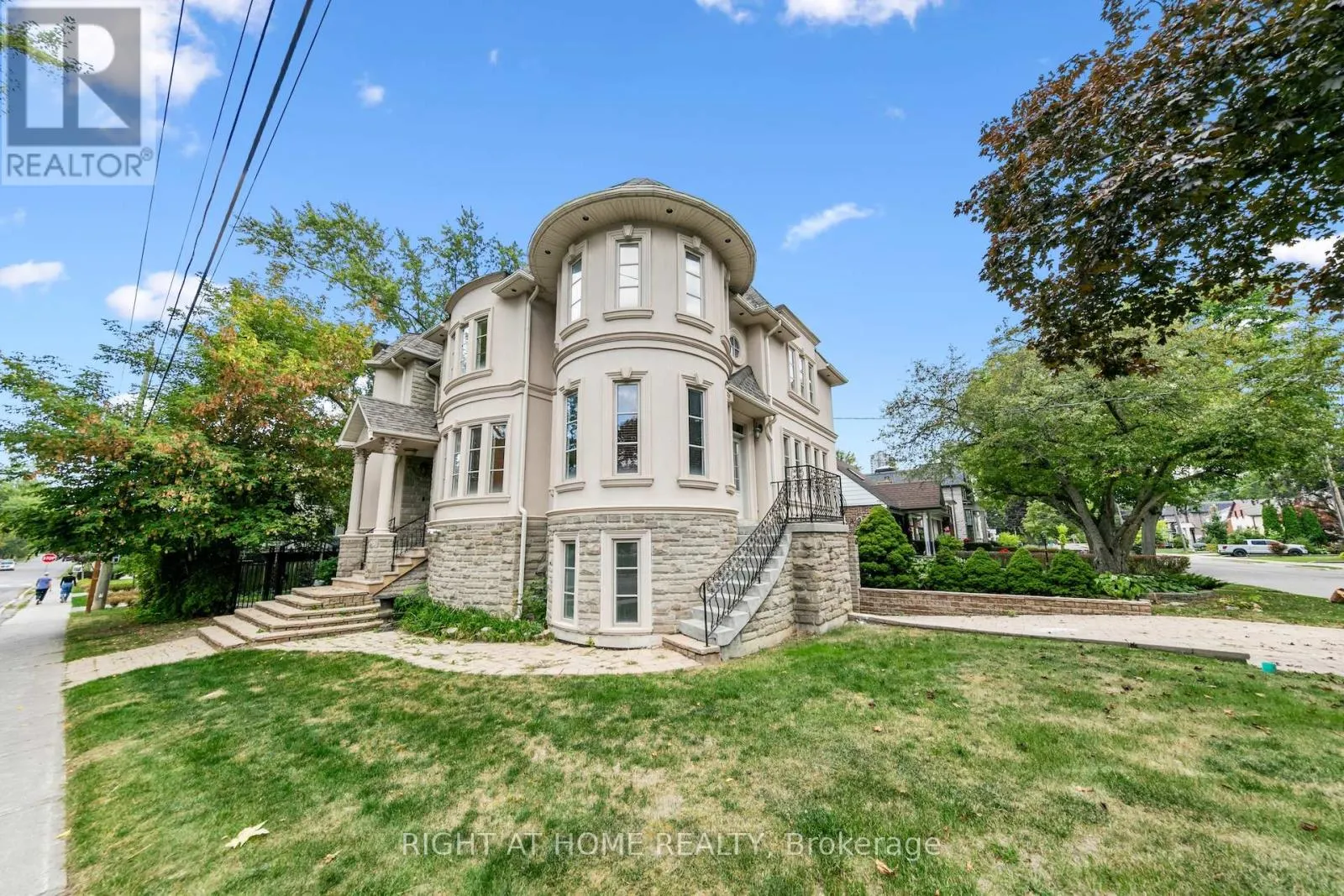 125 KINGSDALE AVENUE