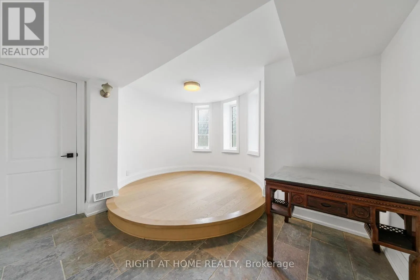 125 KINGSDALE AVENUE