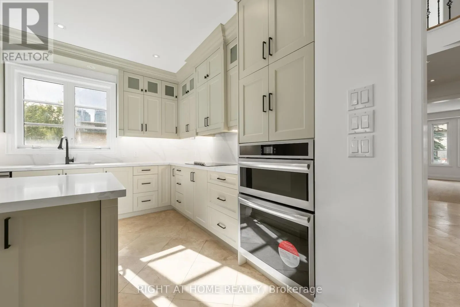 125 KINGSDALE AVENUE