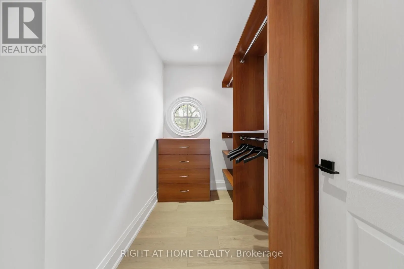 125 KINGSDALE AVENUE