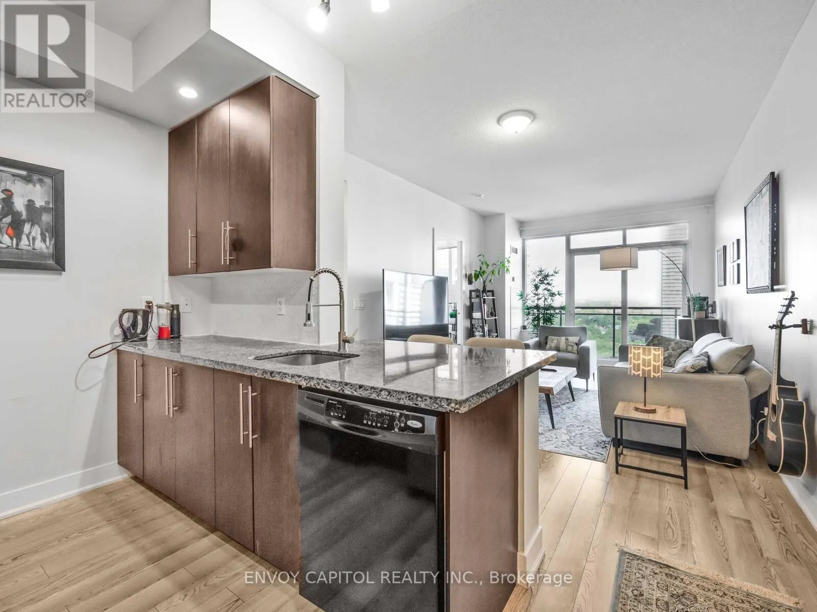 1702 - 28 LINDEN STREET