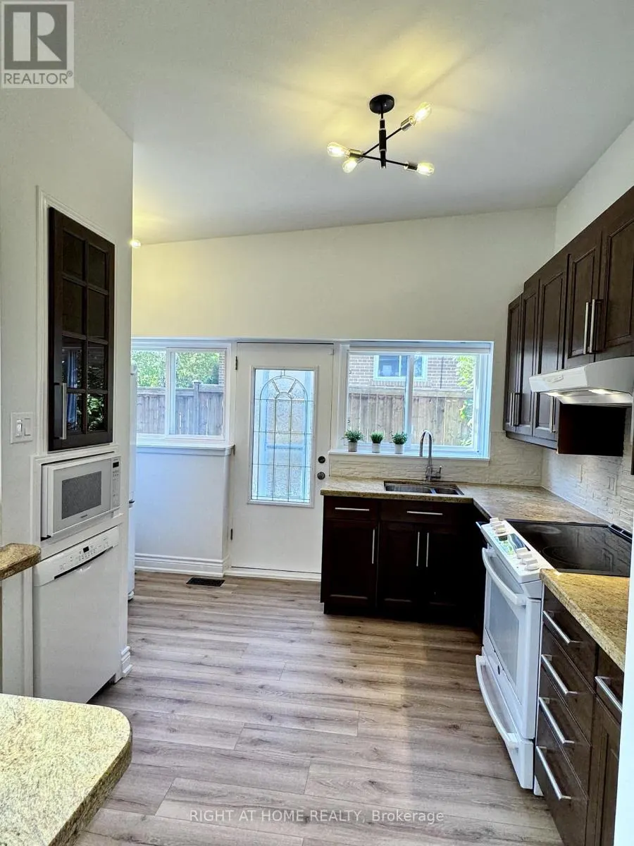 UPPER - 69 ROYWOOD DRIVE