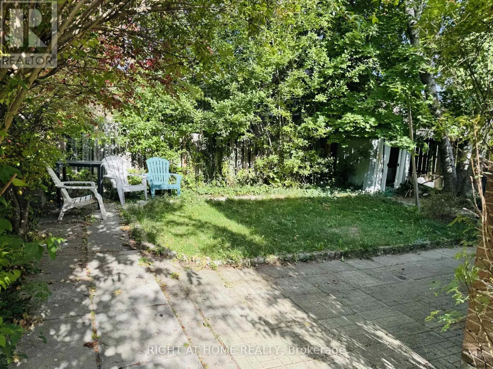 UPPER - 69 ROYWOOD DRIVE