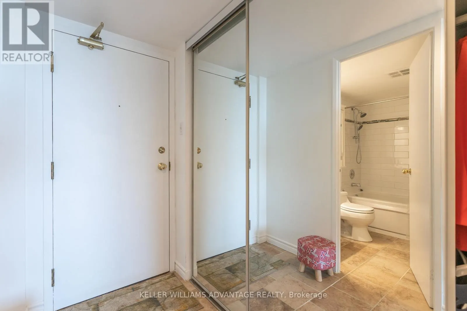 404 - 117 GERRARD STREET E