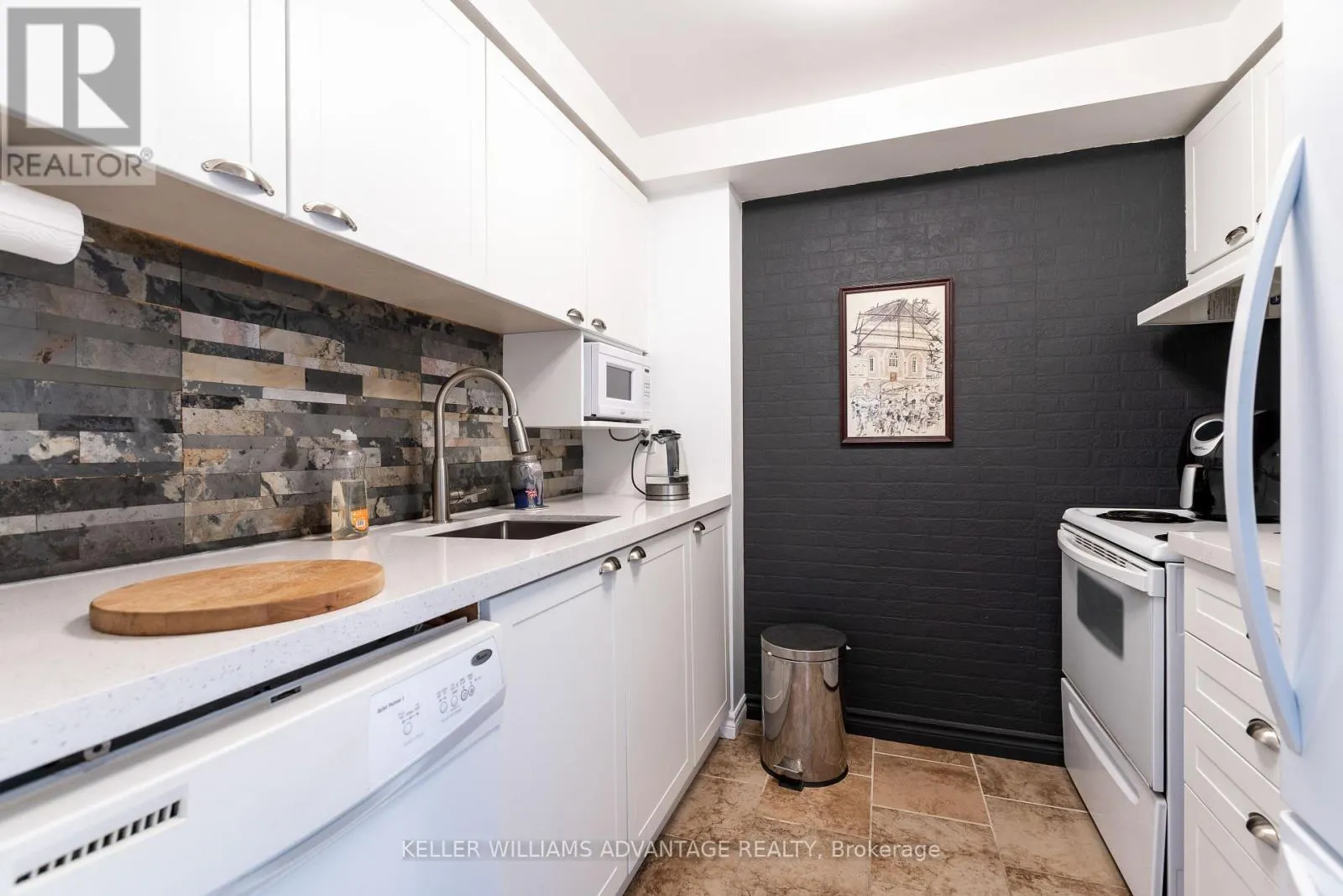 404 - 117 GERRARD STREET E
