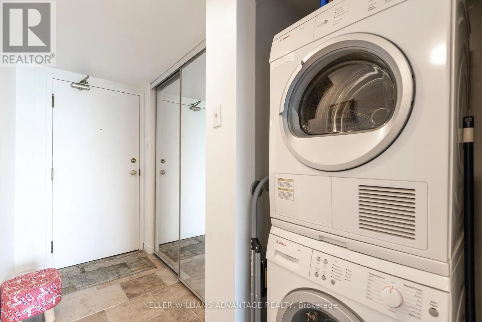 404 - 117 GERRARD STREET E