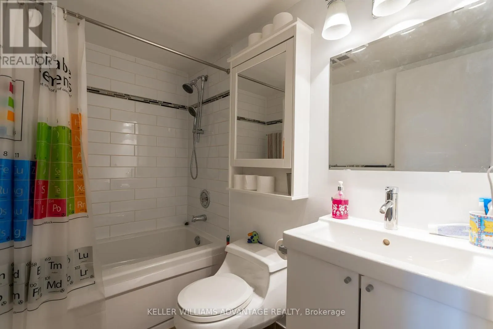 404 - 117 GERRARD STREET E