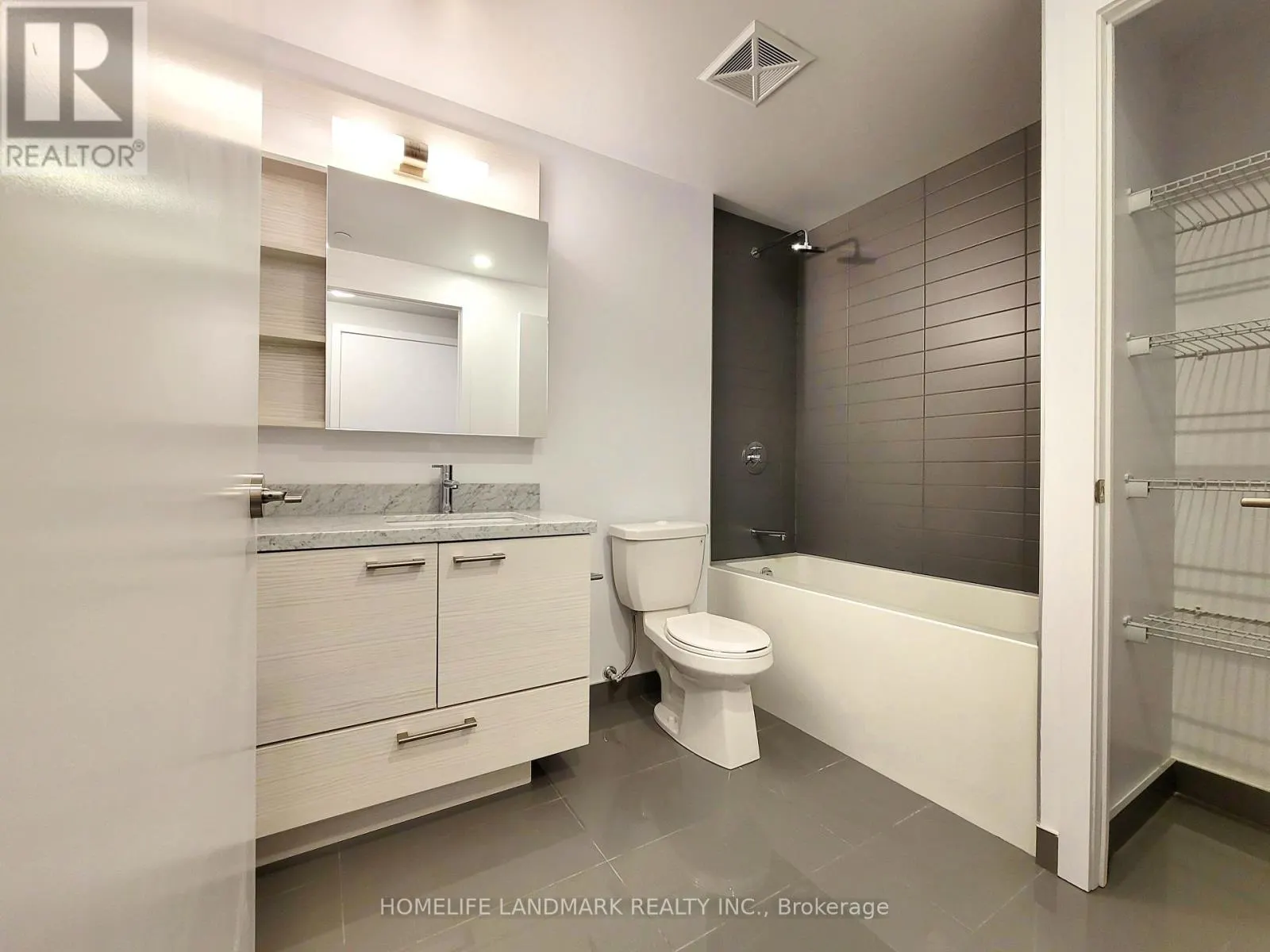 1510 - 2221 YONGE STREET