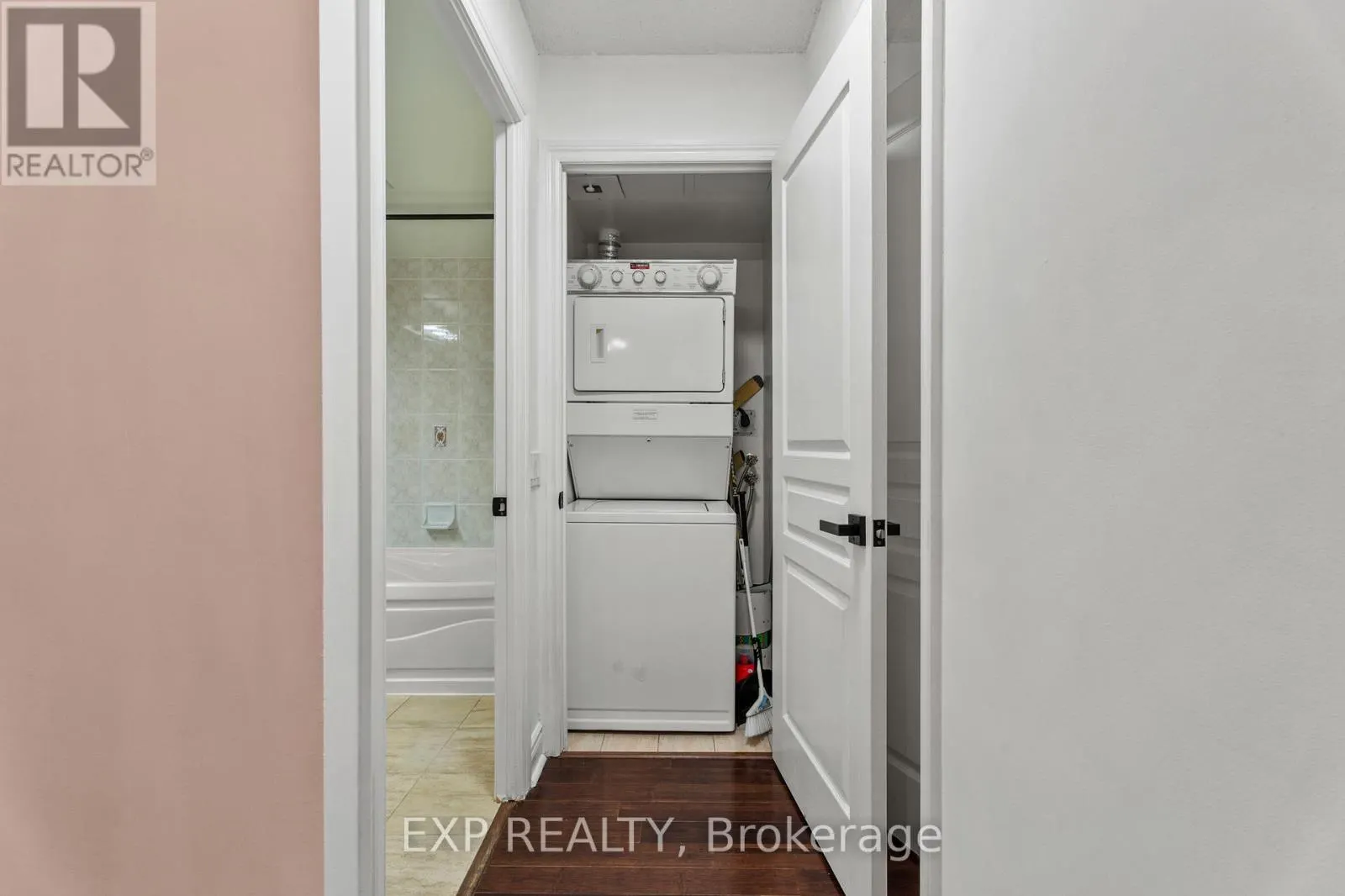1222 - 15 NORTHTOWN WAY