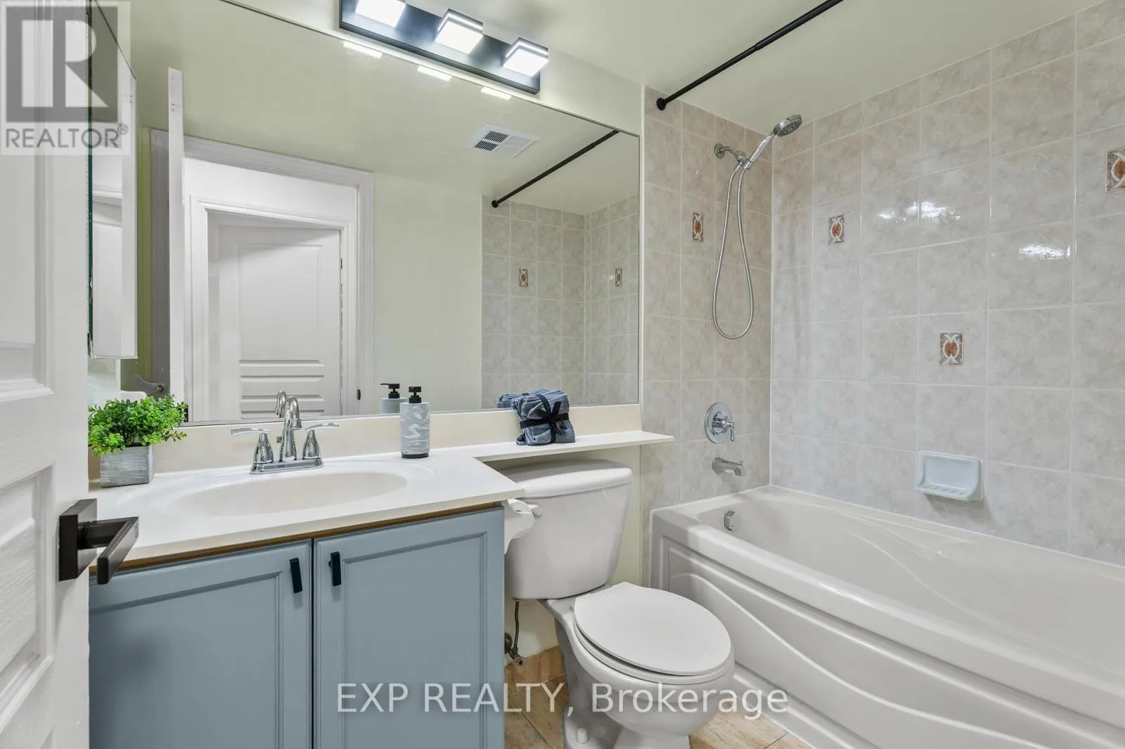 1222 - 15 NORTHTOWN WAY