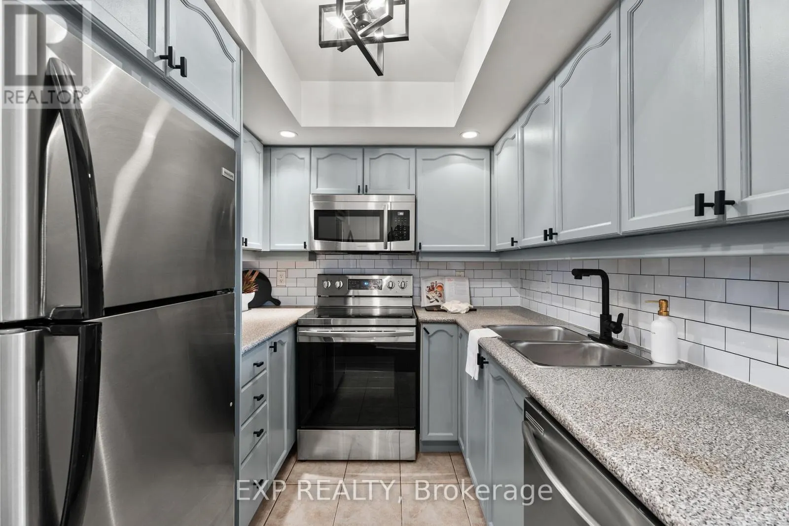 1222 - 15 NORTHTOWN WAY