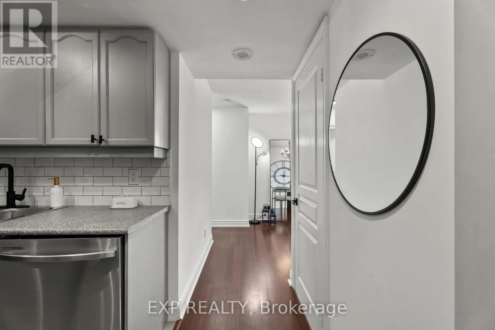 1222 - 15 NORTHTOWN WAY