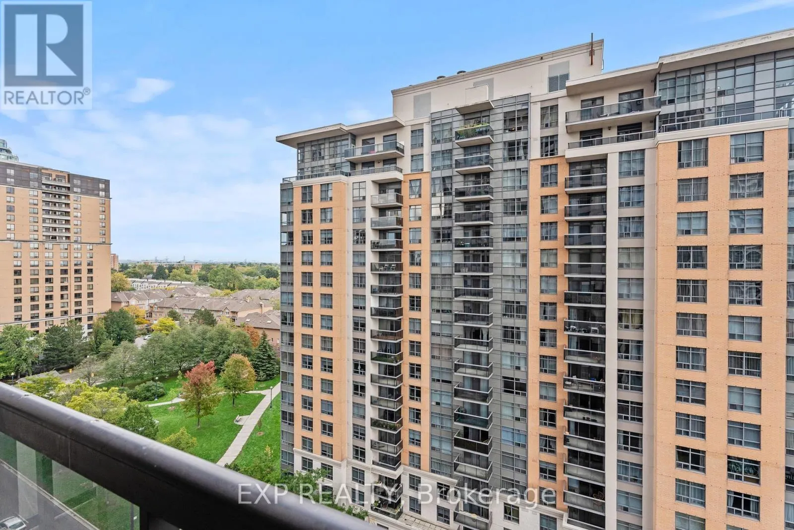 1222 - 15 NORTHTOWN WAY