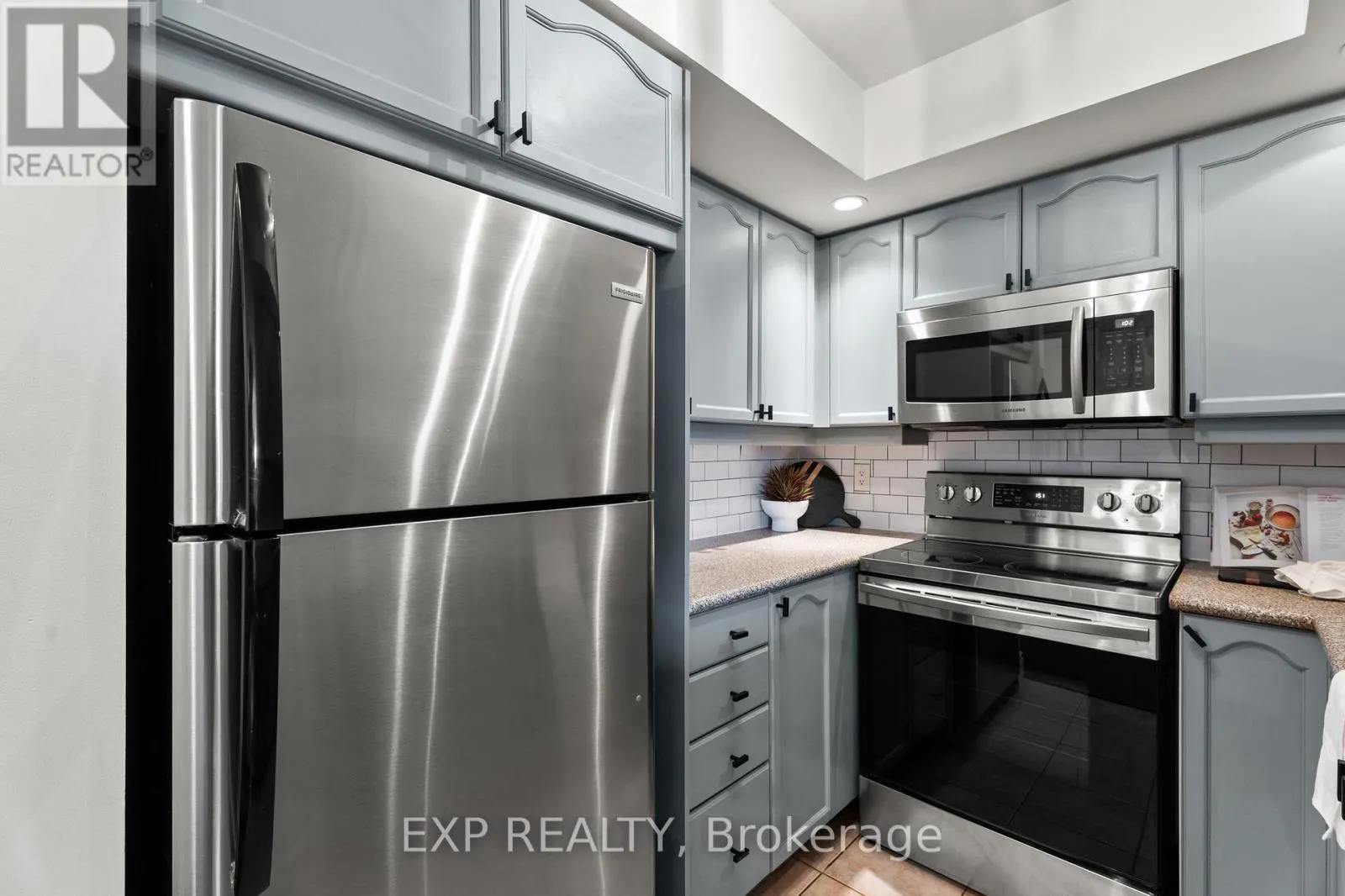 1222 - 15 NORTHTOWN WAY