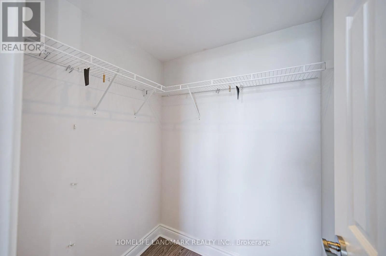 1011 - 15 GREENVIEW AVENUE