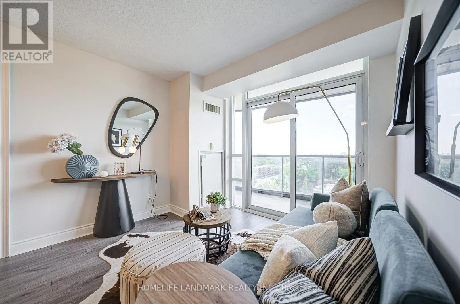 1011 - 15 GREENVIEW AVENUE