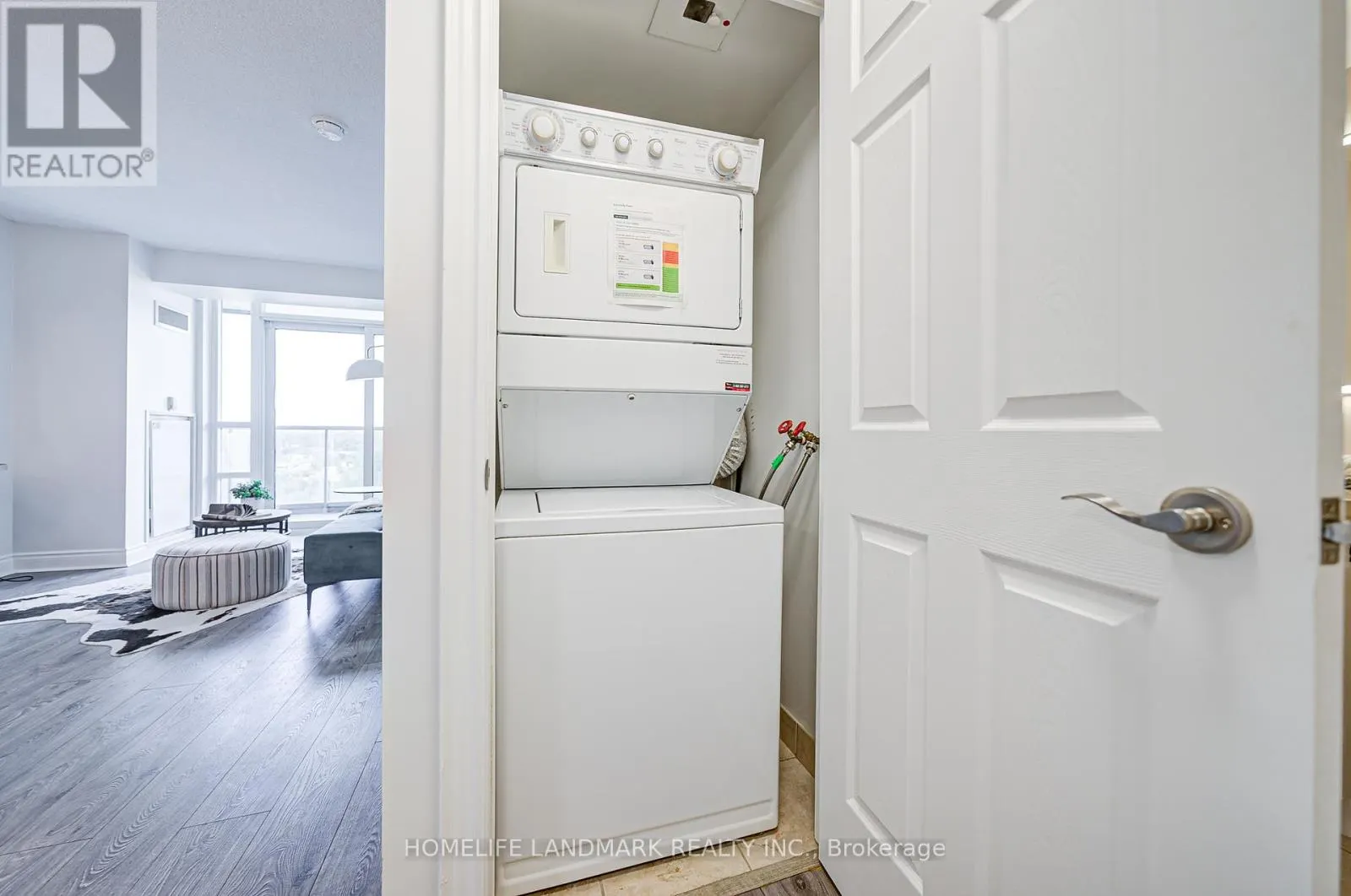 1011 - 15 GREENVIEW AVENUE