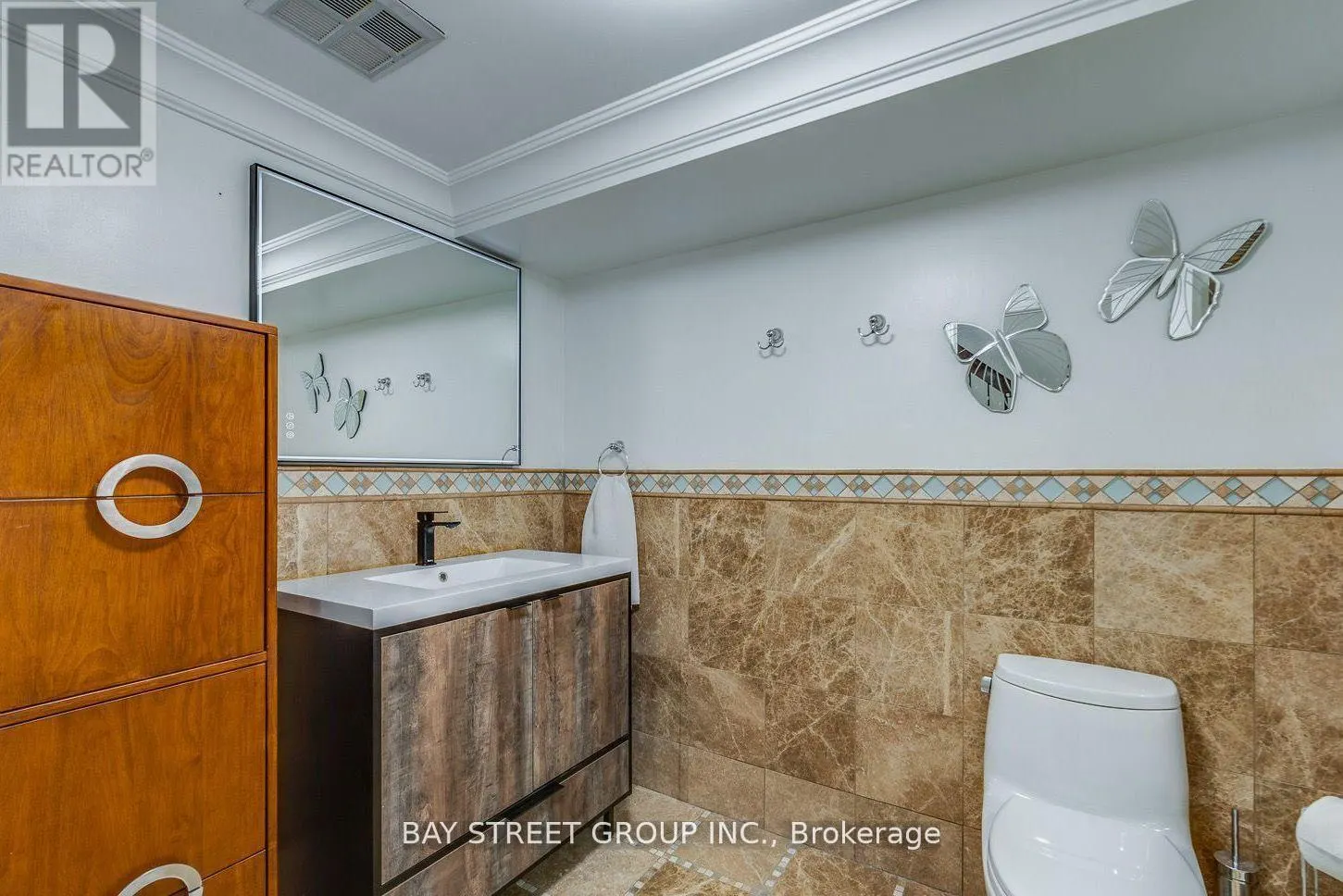 ROOM 2 - 217 MUTUAL STREET