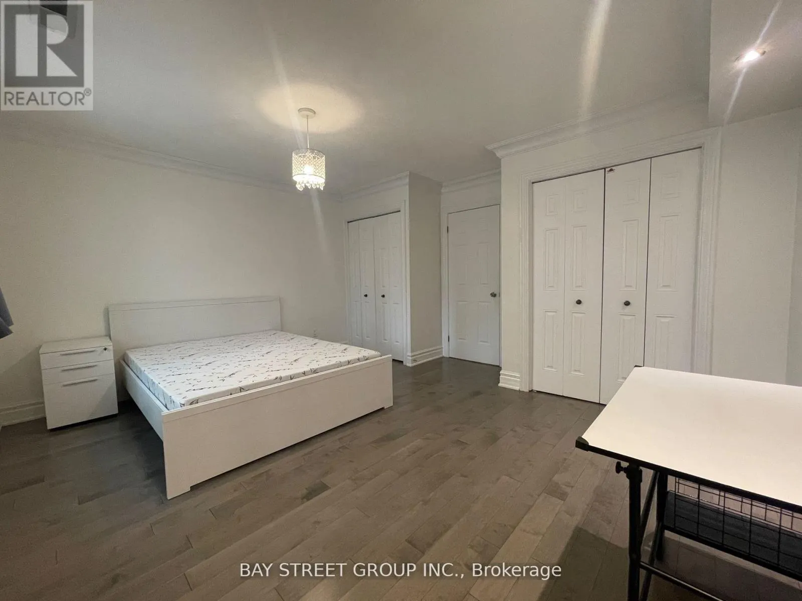 ROOM 2 - 217 MUTUAL STREET