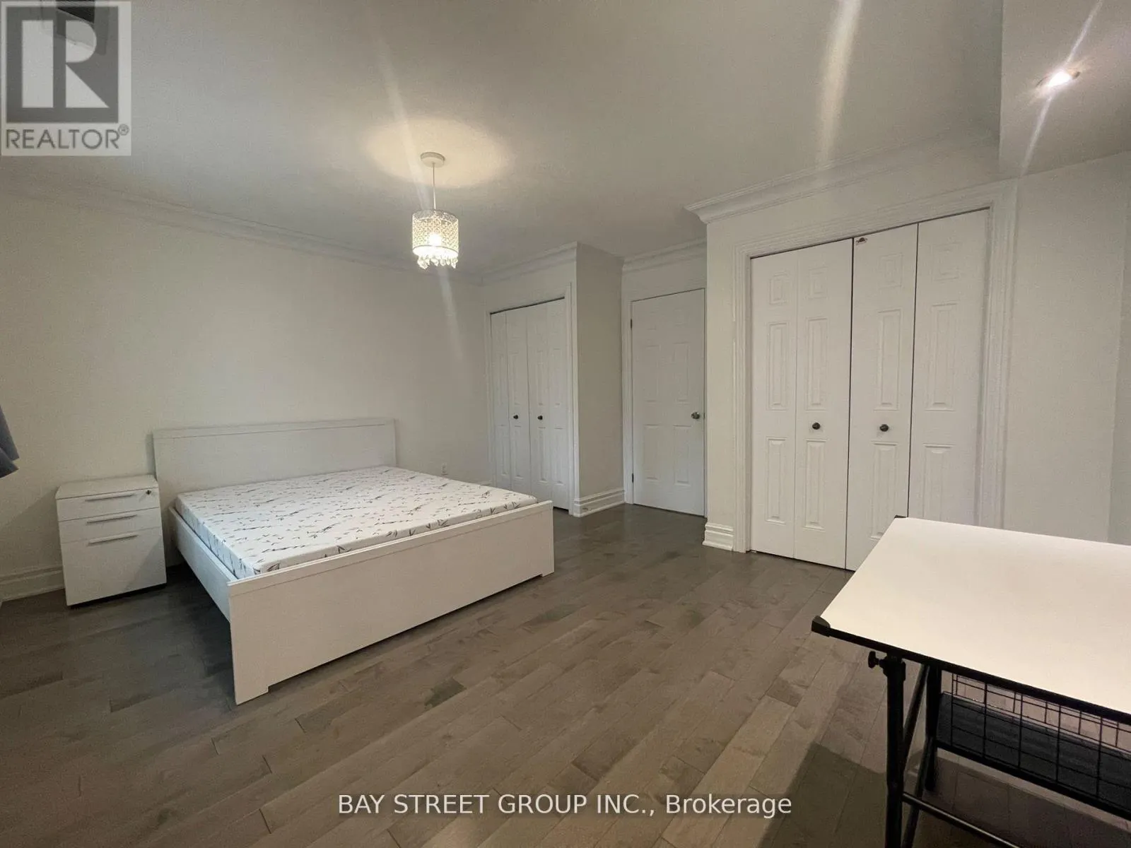 ROOM 2 - 217 MUTUAL STREET