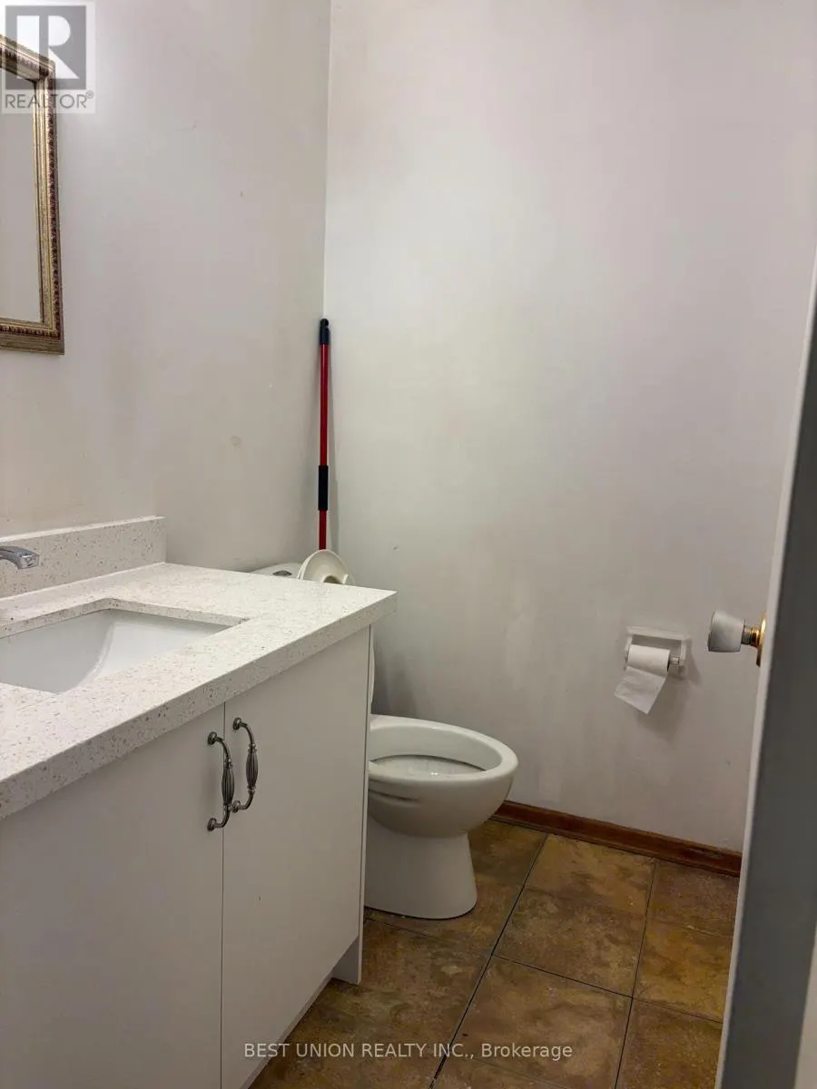 LOWER UNIT - 299 GOLDENWOOD ROAD E