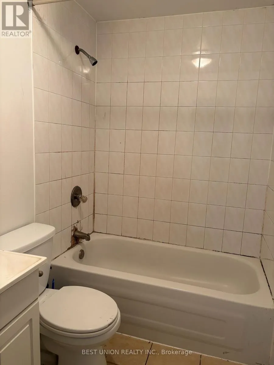 LOWER UNIT - 299 GOLDENWOOD ROAD E