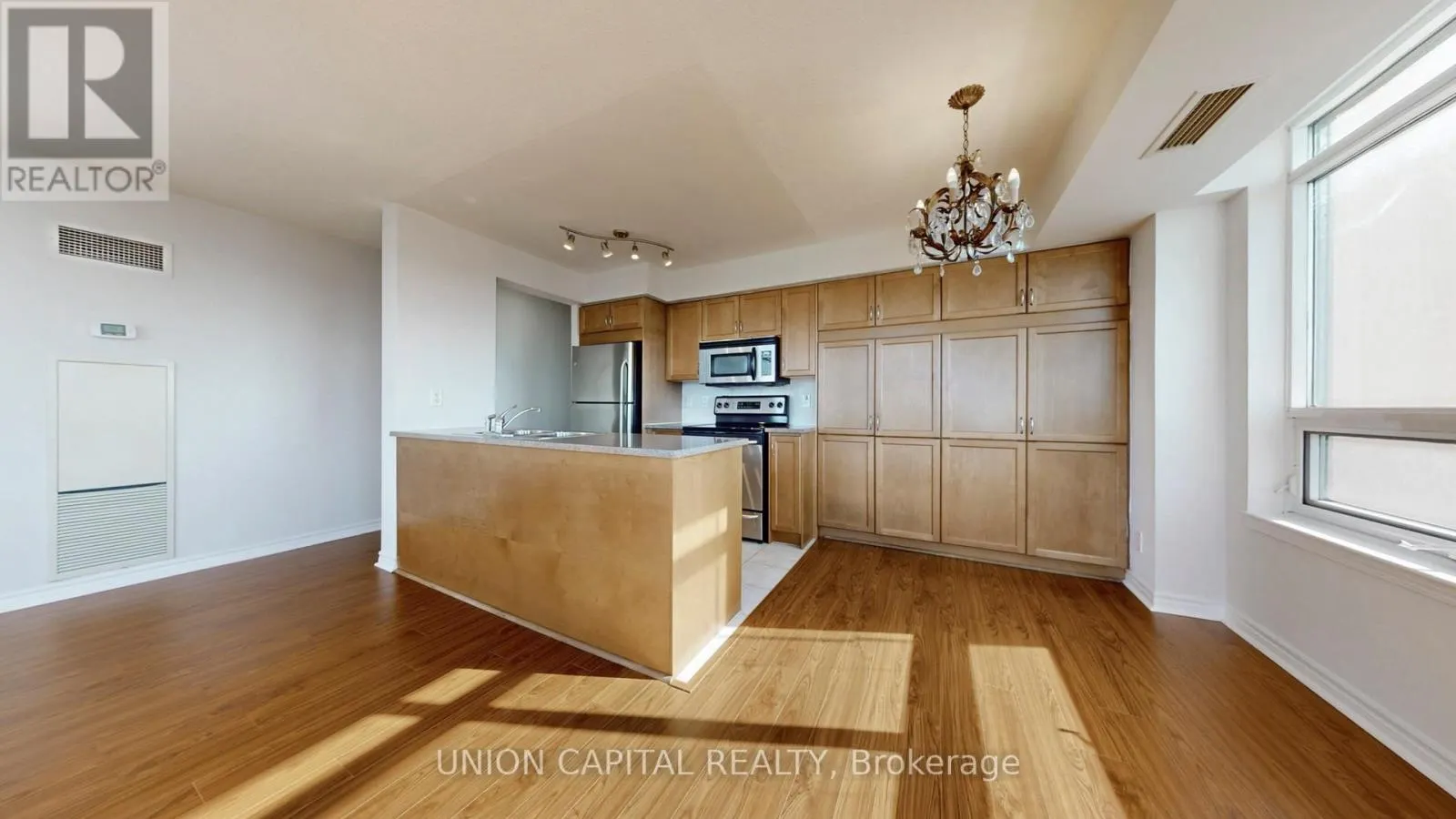 1609 - 18 KENASTON GARDENS