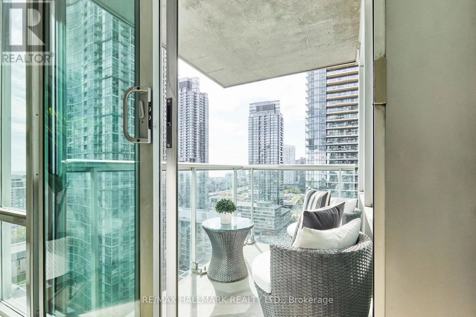 2306 - 81 NAVY WHARF COURT