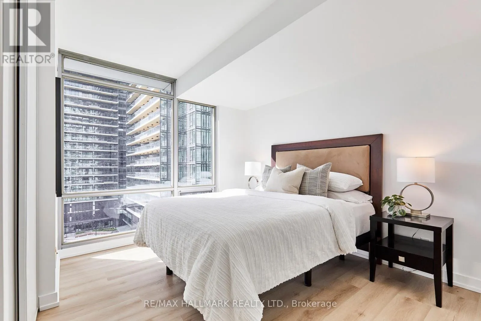 2306 - 81 NAVY WHARF COURT