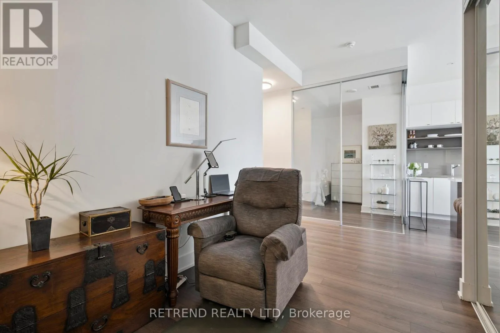 610 - 111 ST CLAIR AVENUE W
