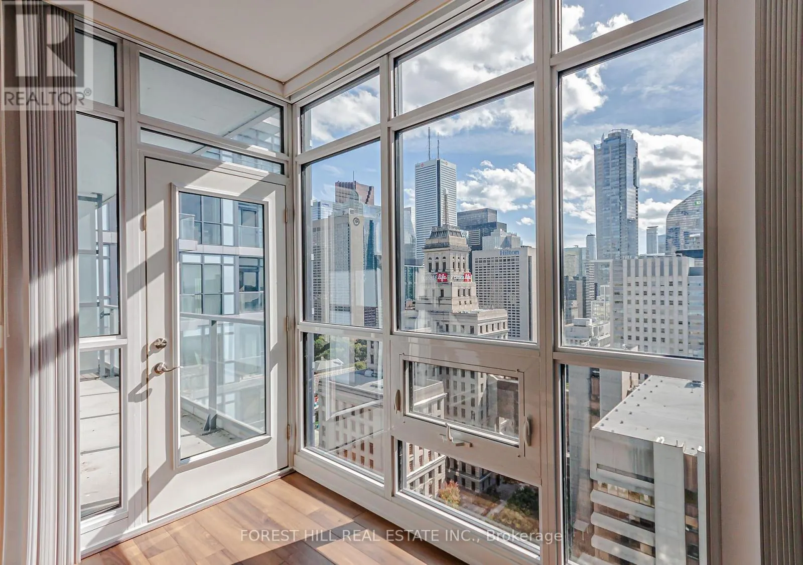 2201 - 210 SIMCOE STREET