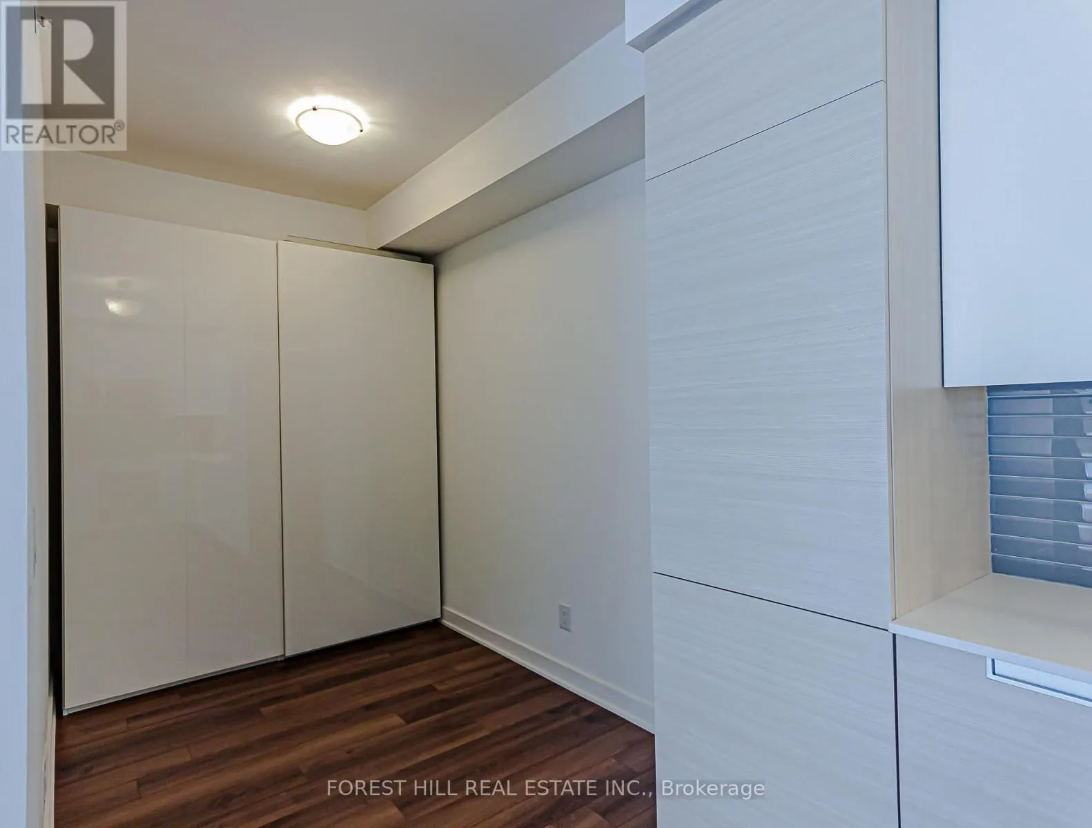 2201 - 210 SIMCOE STREET