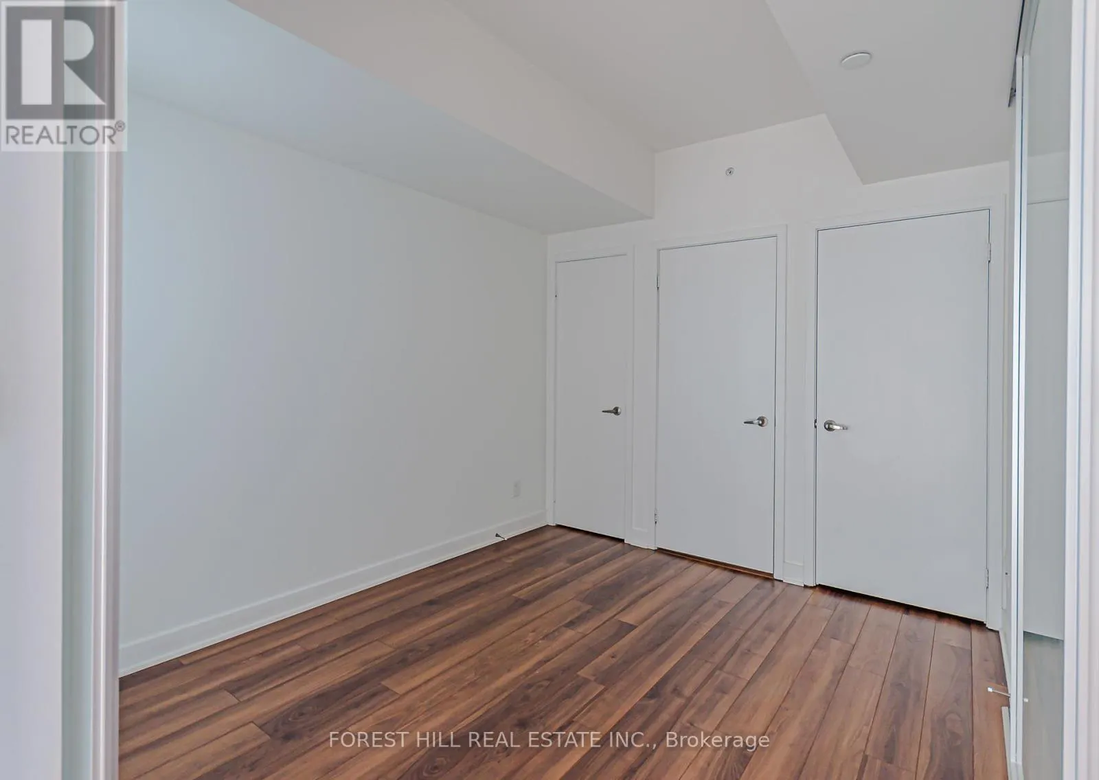 2201 - 210 SIMCOE STREET