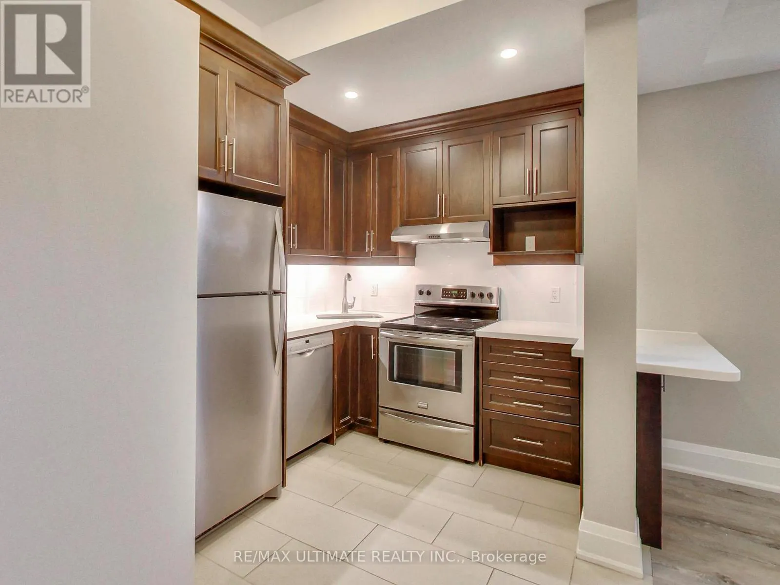 102 - 458 OAKWOOD AVENUE