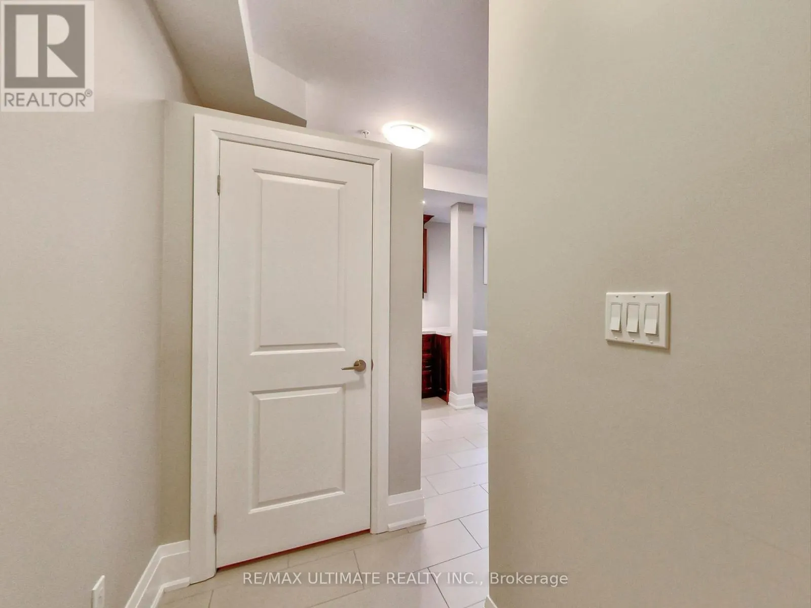 102 - 458 OAKWOOD AVENUE
