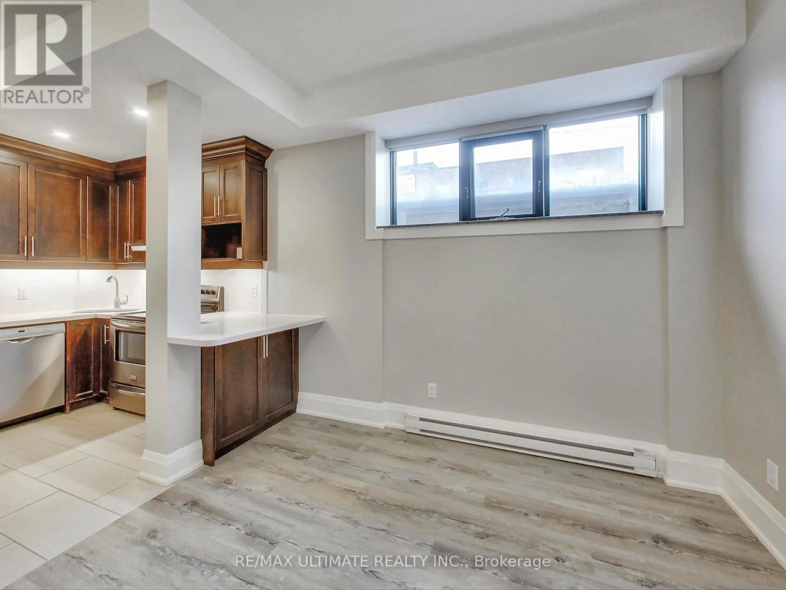 102 - 458 OAKWOOD AVENUE