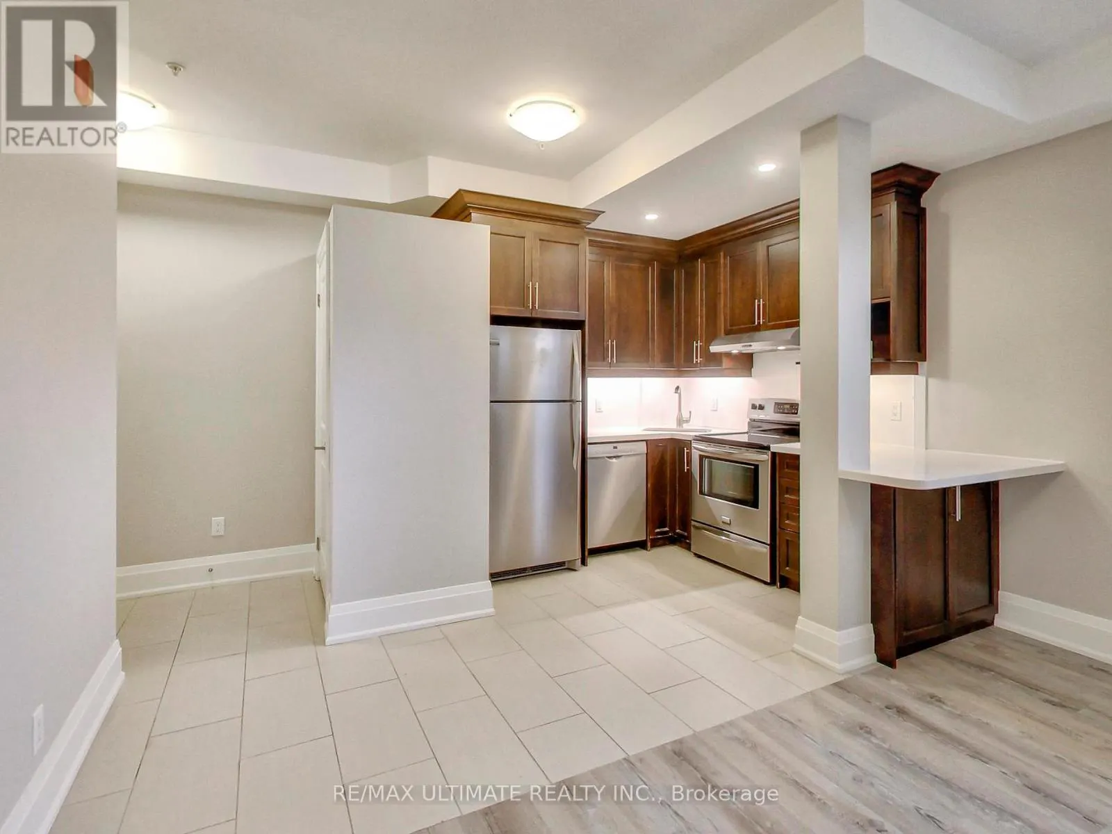 102 - 458 OAKWOOD AVENUE