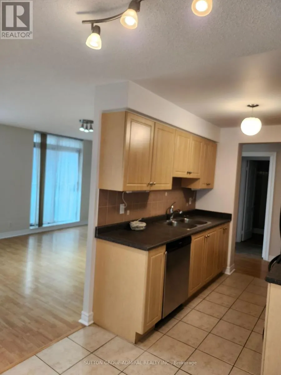 501 - 212 EGLINTON AVENUE E
