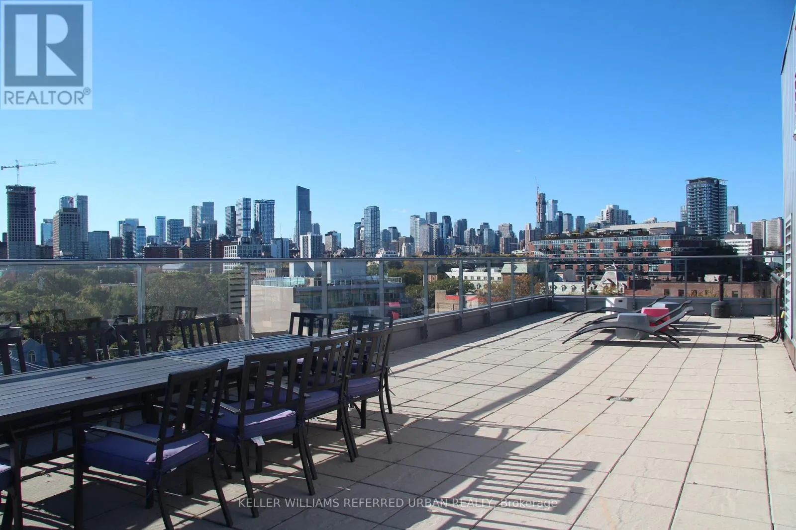 204 - 569 KING STREET E