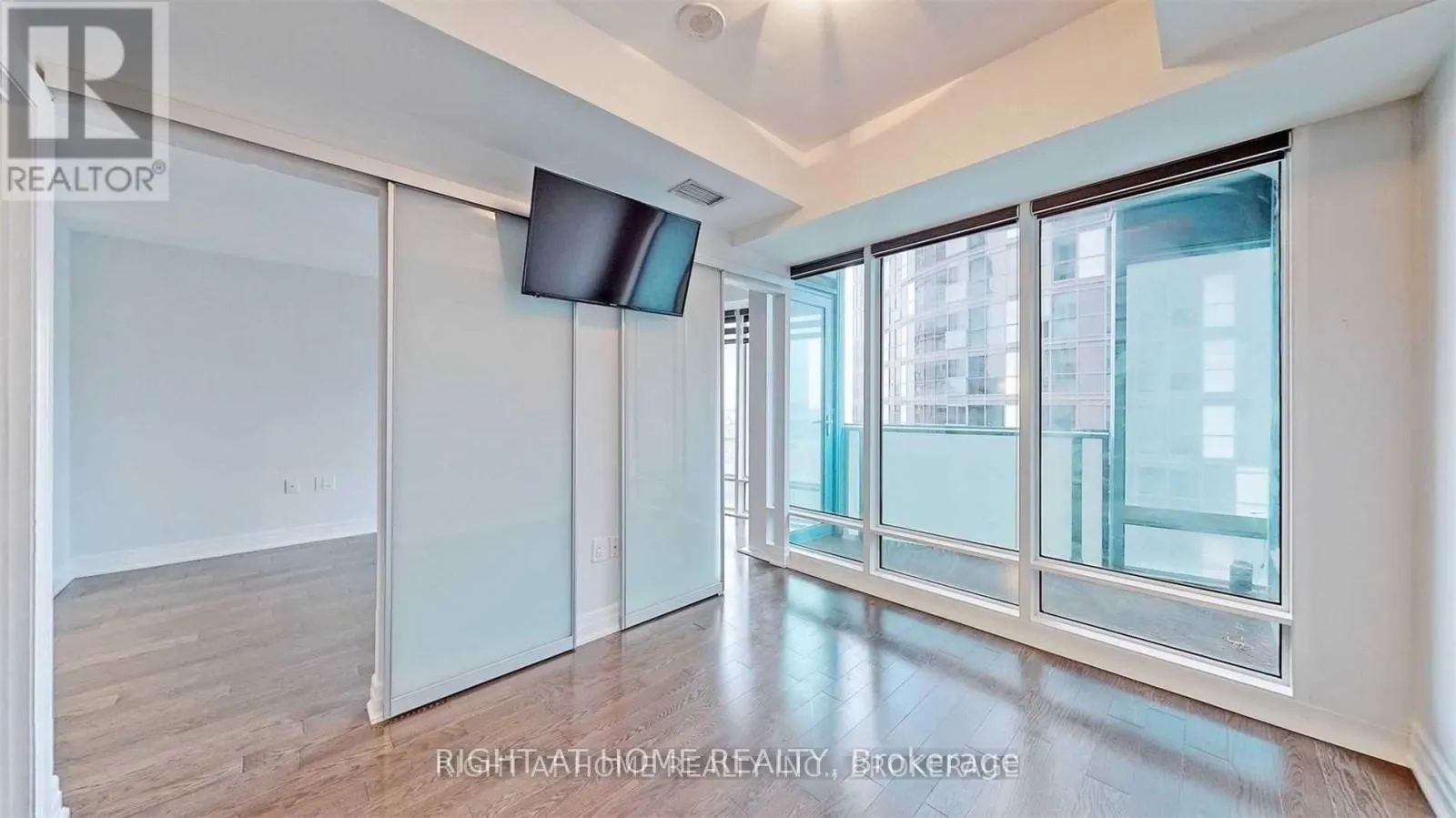 1512 - 8 THE ESPLANADE AVENUE