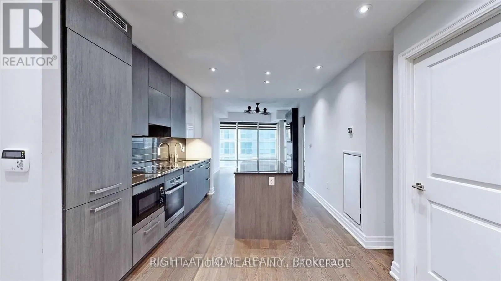 1512 - 8 THE ESPLANADE AVENUE