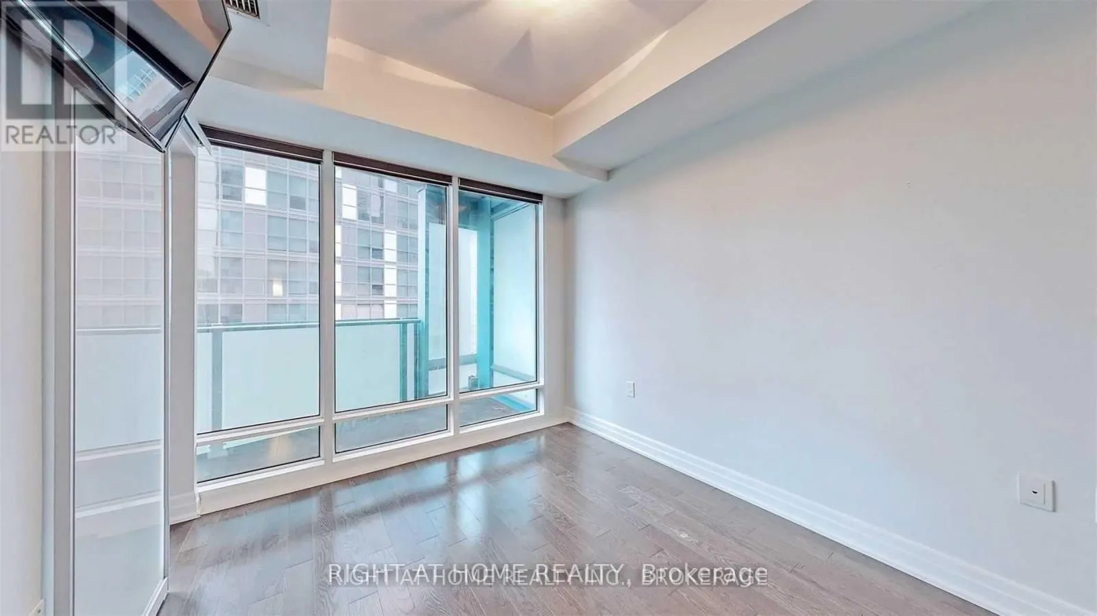 1512 - 8 THE ESPLANADE AVENUE