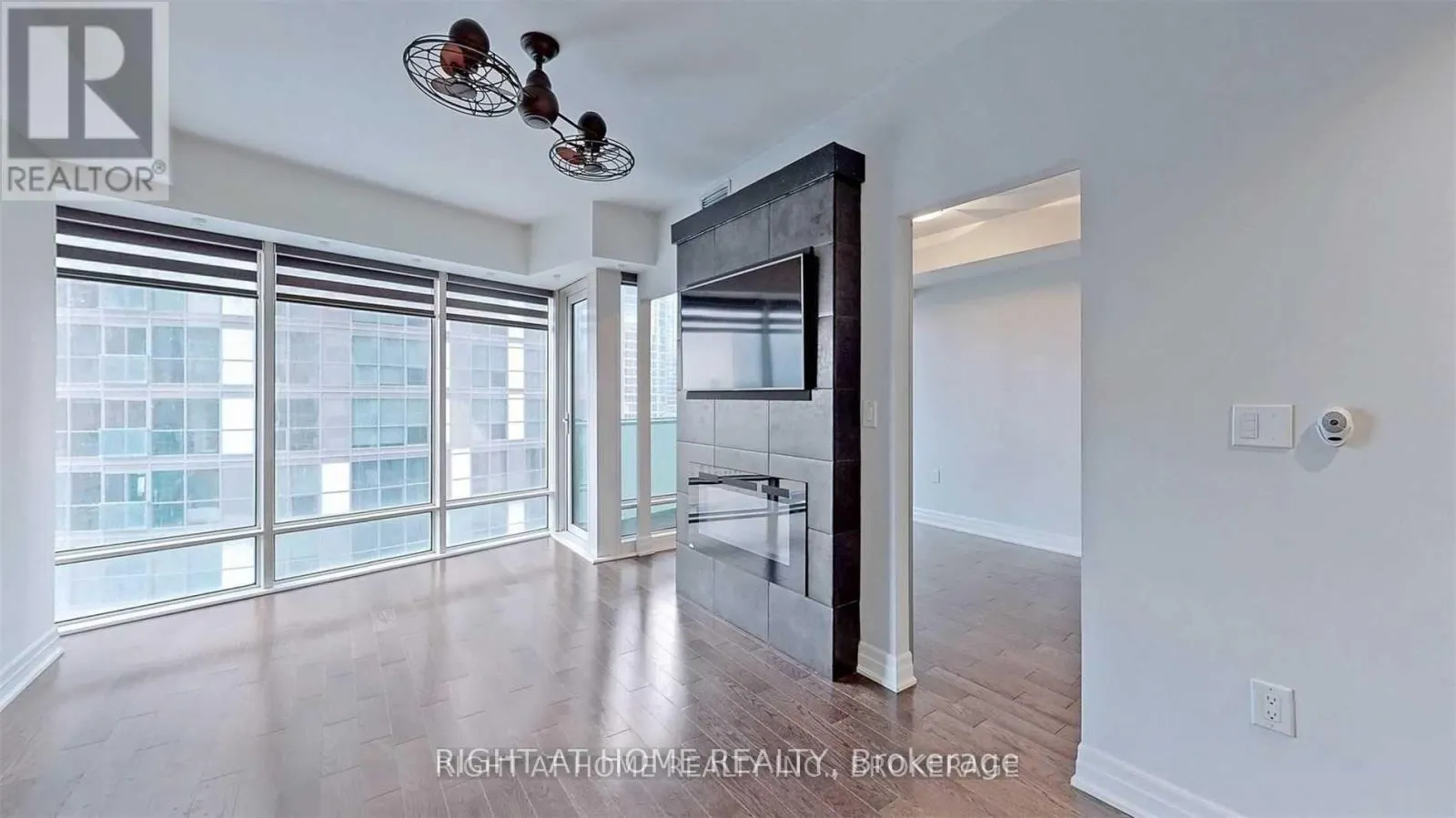 1512 - 8 THE ESPLANADE AVENUE