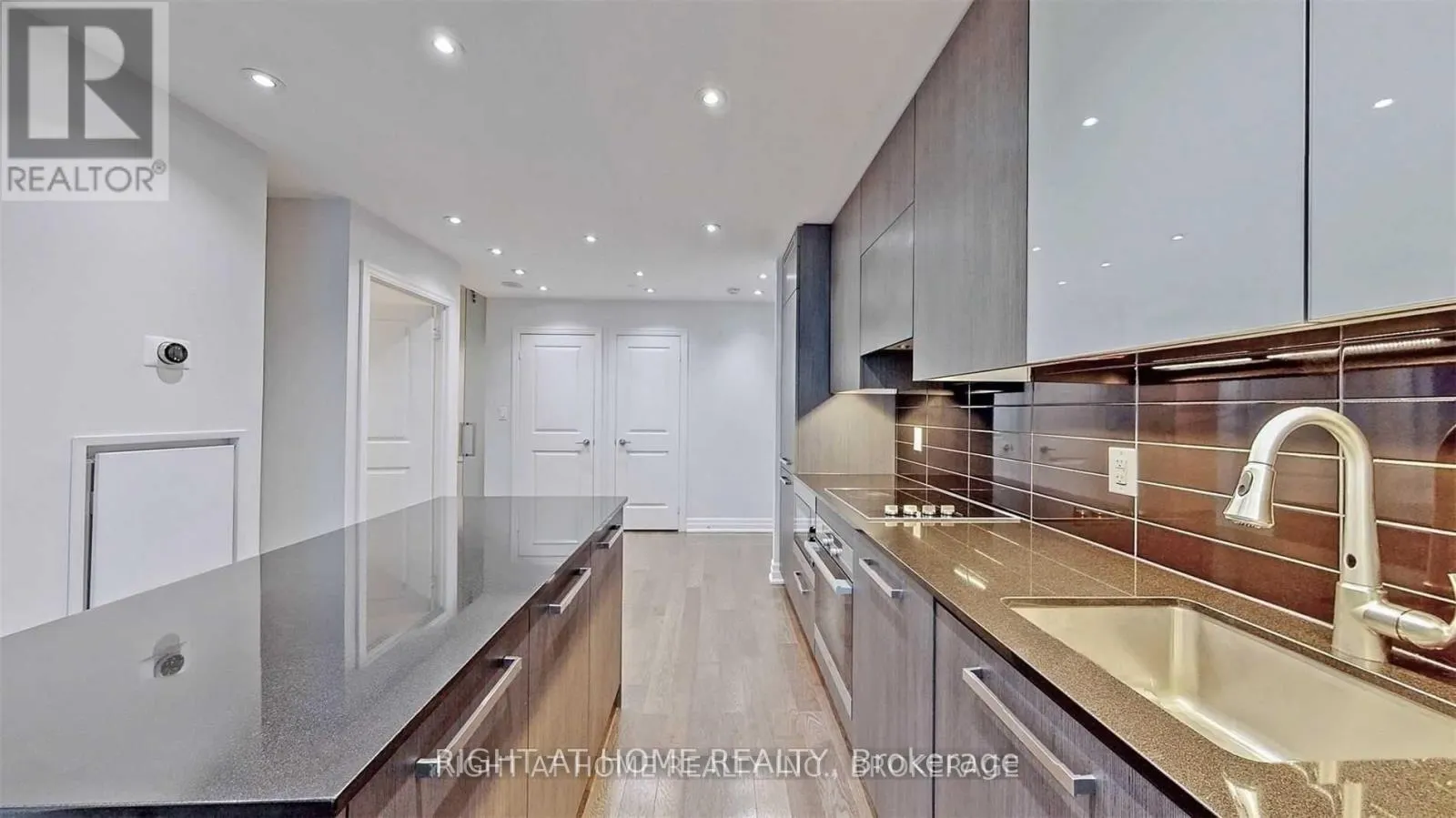 1512 - 8 THE ESPLANADE AVENUE