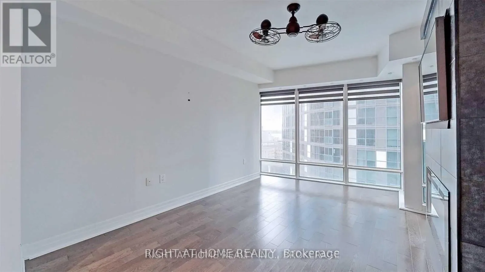 1512 - 8 THE ESPLANADE AVENUE