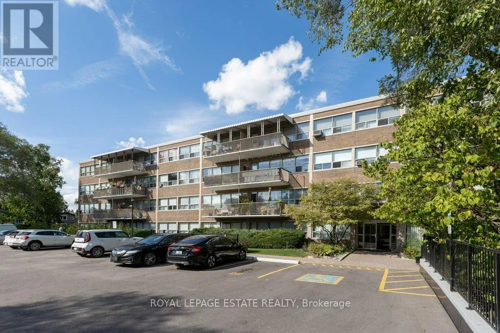 305 - 160 THE DONWAY W