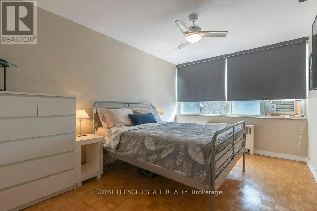 305 - 160 THE DONWAY W