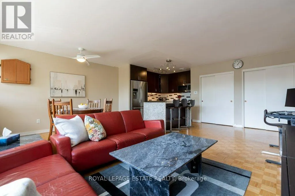 305 - 160 THE DONWAY W